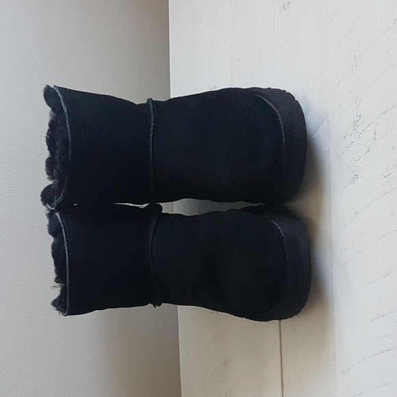 UGG Baily Boots - Picture 2 of 14